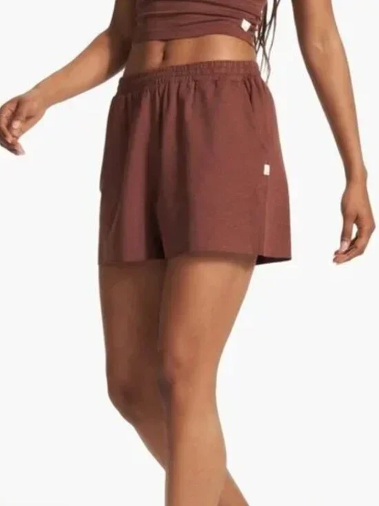 Vuori Boyfriend Short Shorts Cedar Heather Brown Size Medium New NWT - Picture 1 of 8